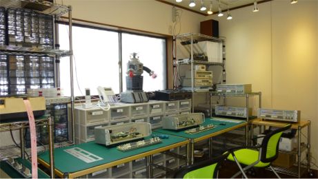 技術少年出版本社ガレージ工場の１階に開設した「Legacy8080体験デモルーム」
